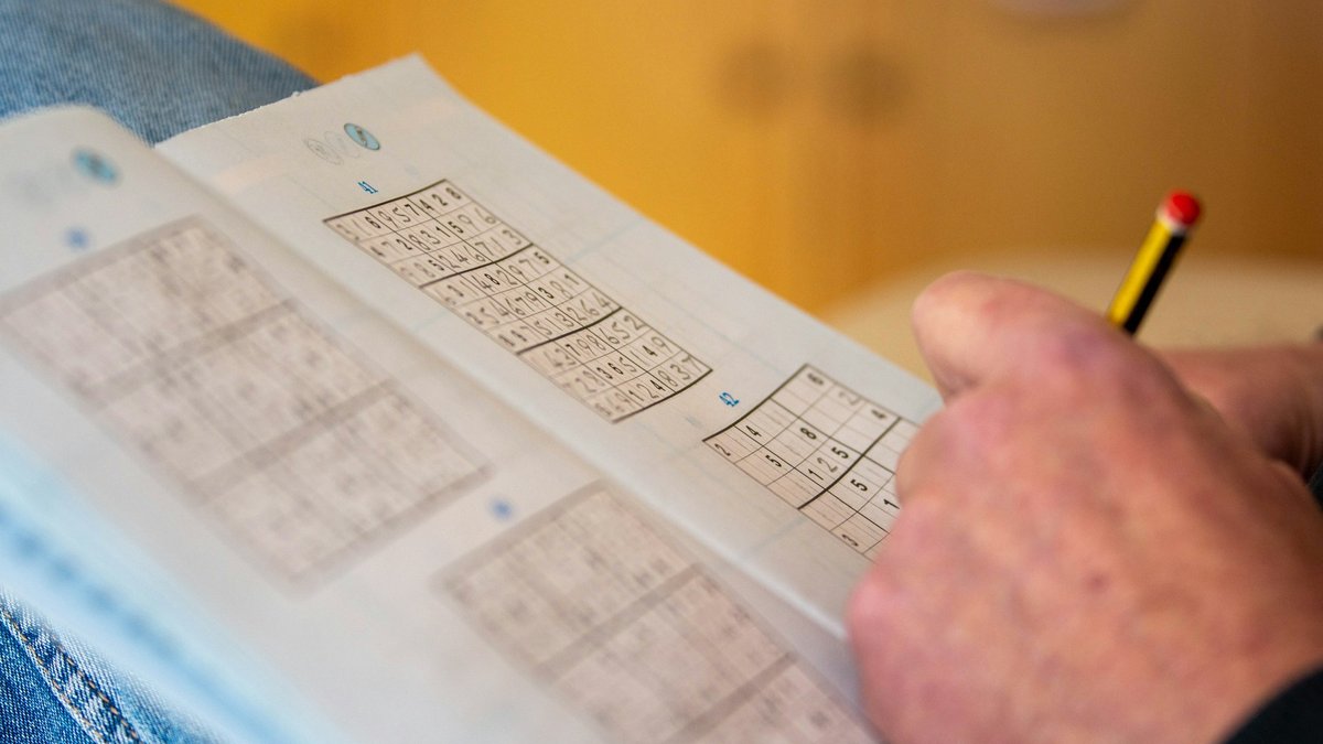 how to solve sudoku