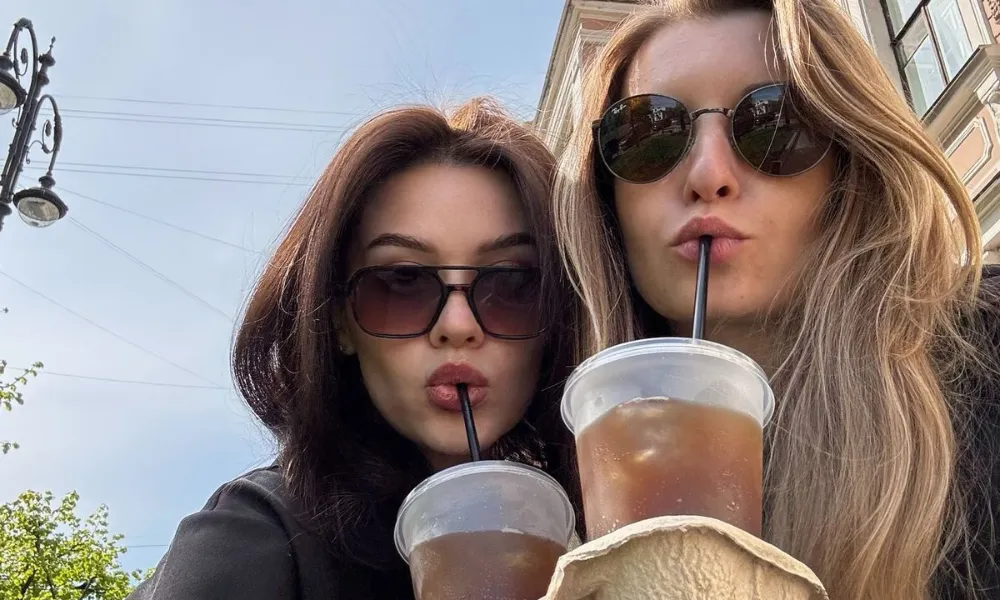 Best friends iced coffee selfie for Funny Names for Your Bestie.